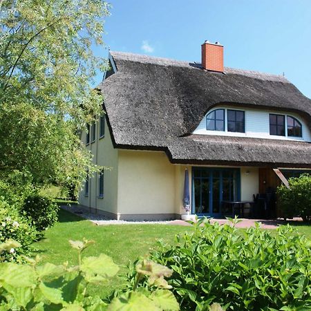 Komfortables Reetdachferienhaus Hasel 1 Puddemin Экстерьер фото