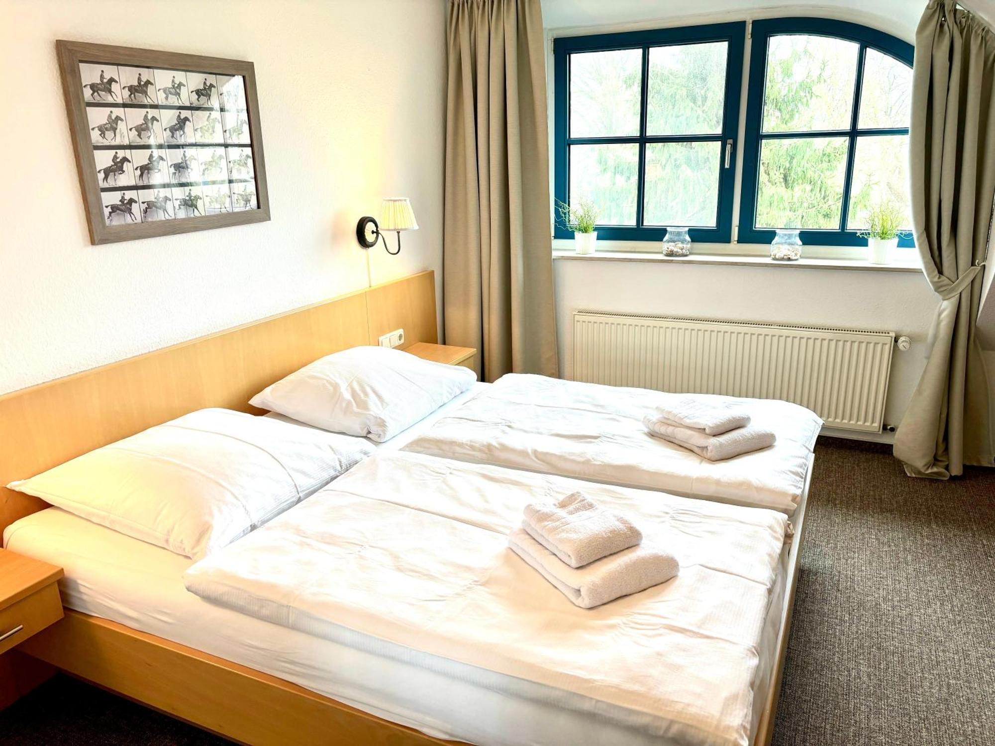 Komfortables Reetdachferienhaus Hasel 1 Puddemin Экстерьер фото