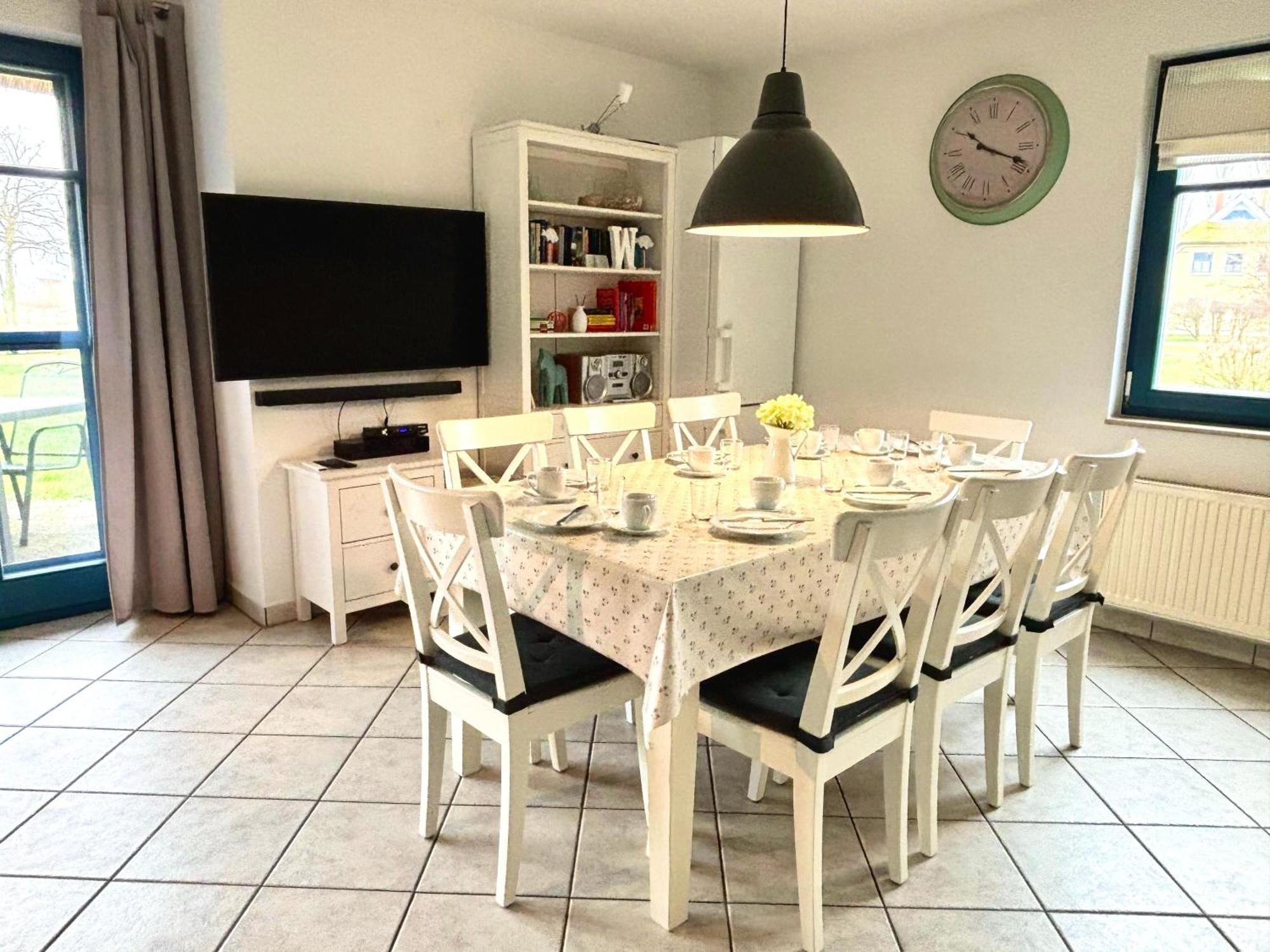 Komfortables Reetdachferienhaus Hasel 1 Puddemin Экстерьер фото
